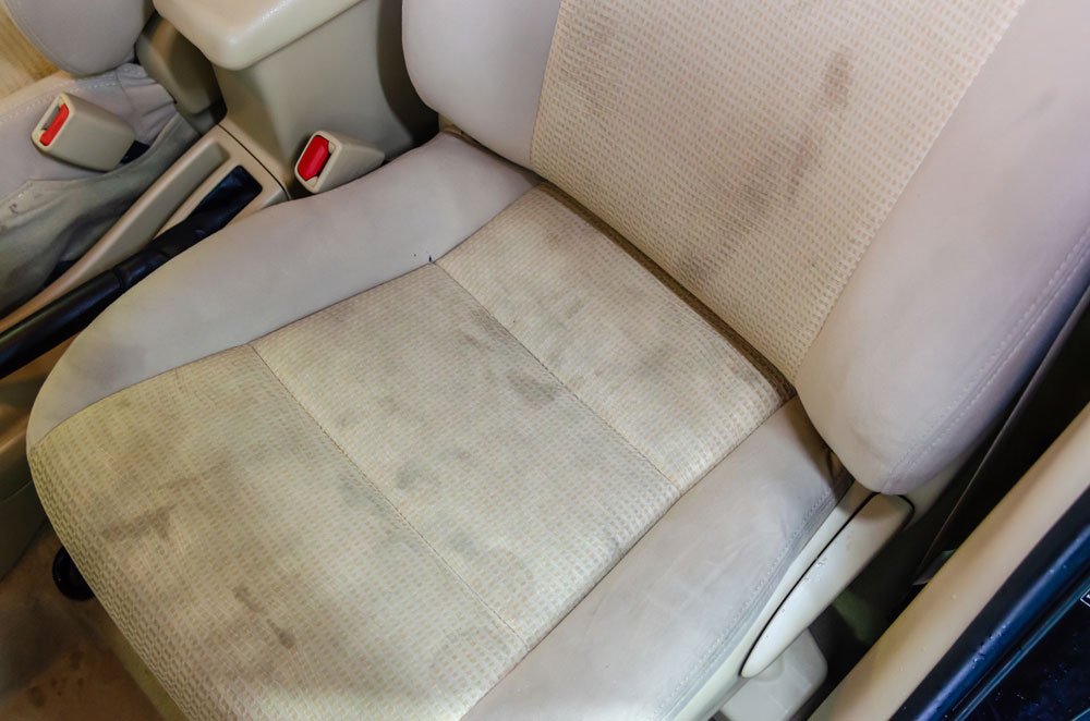 Autositze reinigen: Hausmittel & Tricks zur Polsterreinigung